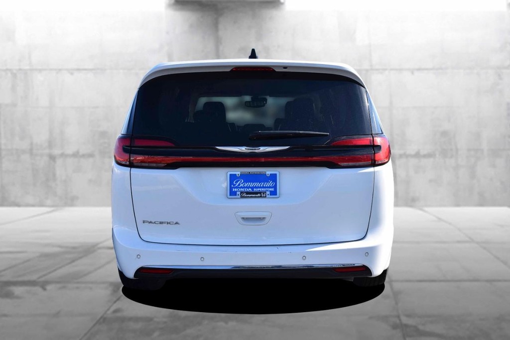 Chrysler Pacifica Vehicle Image 06