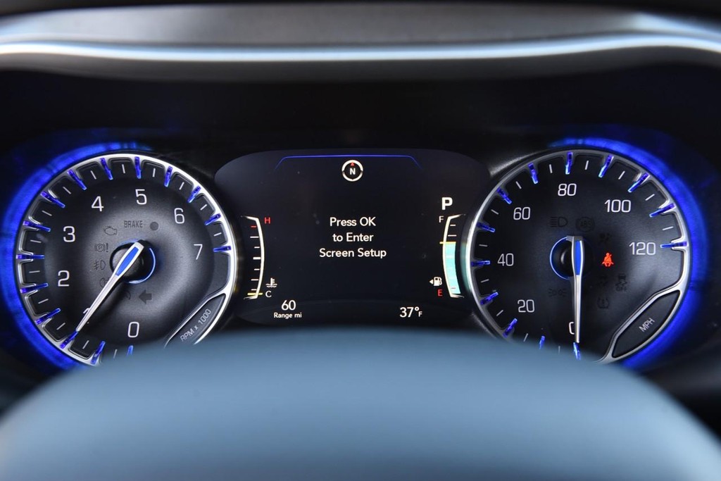 Chrysler Pacifica Vehicle Image 13