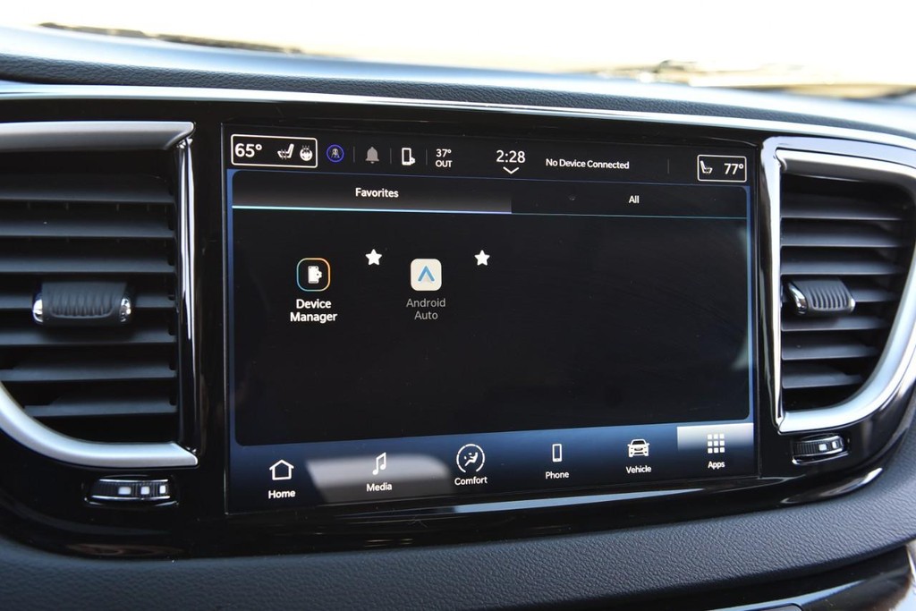 Chrysler Pacifica Vehicle Image 15