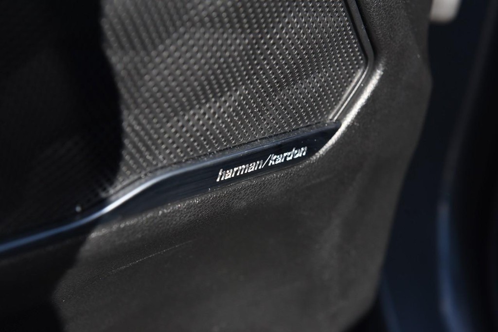 Hyundai Santa Fe Vehicle Image 09