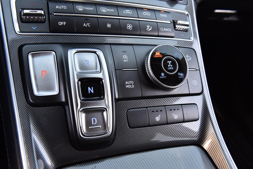 Hyundai Santa Fe Vehicle Image 16