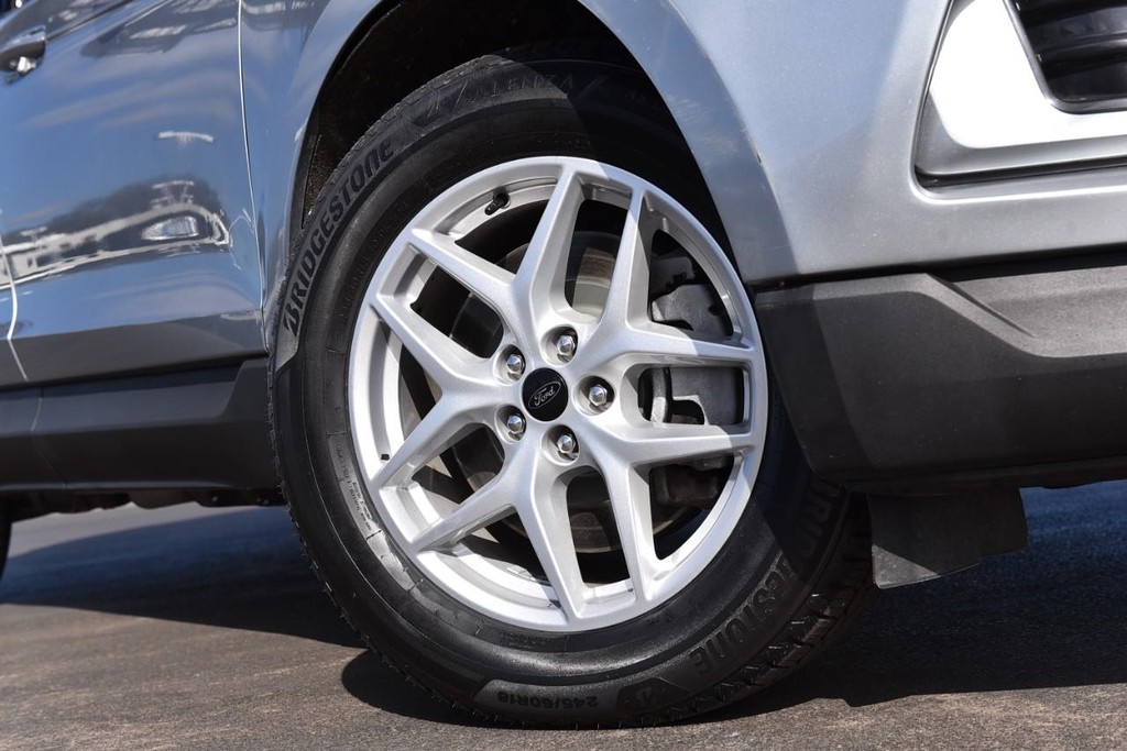 Ford Edge Vehicle Full-screen Gallery Image 3