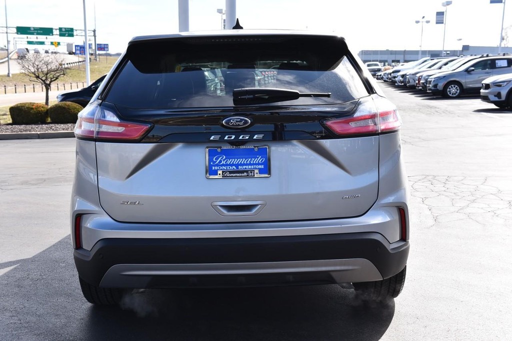 Ford Edge Vehicle Full-screen Gallery Image 6