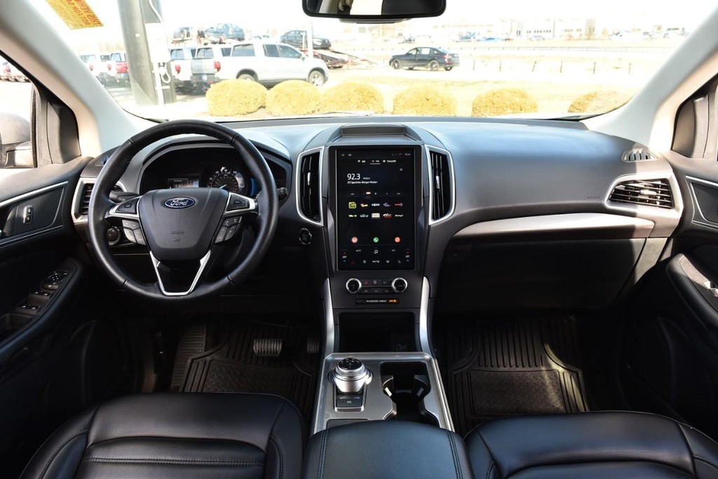 Ford Edge Vehicle Full-screen Gallery Image 7