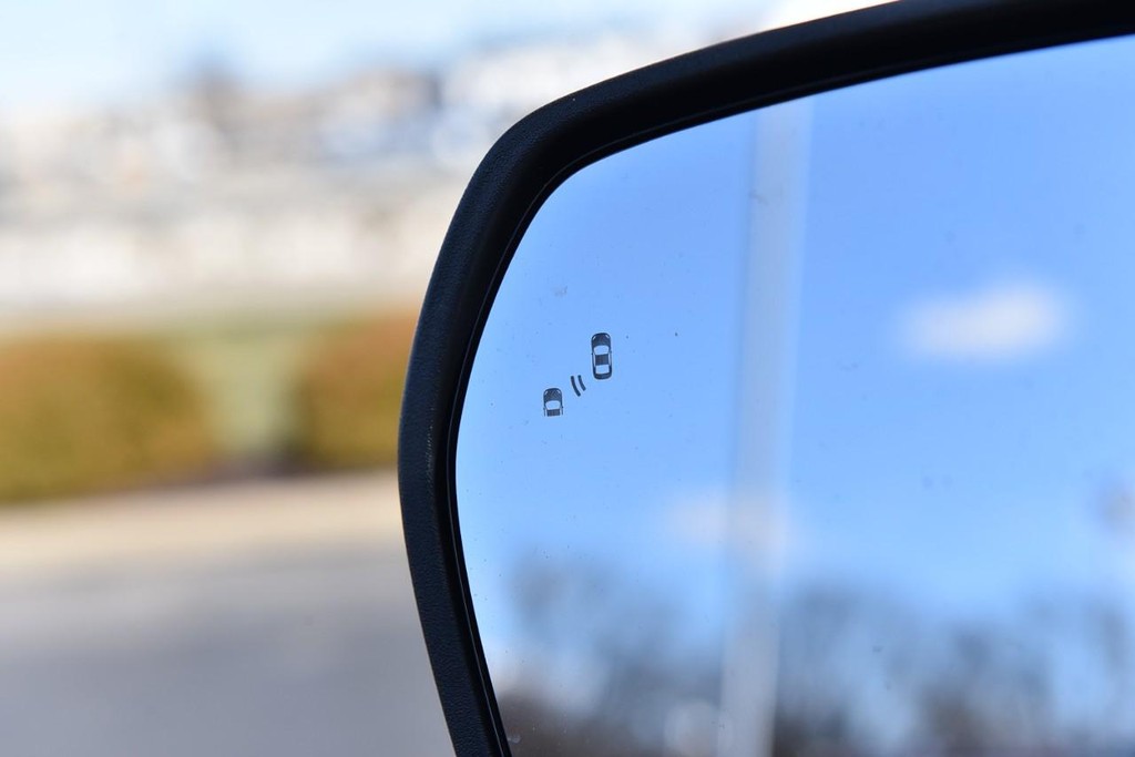 Ford Edge Vehicle Full-screen Gallery Image 9