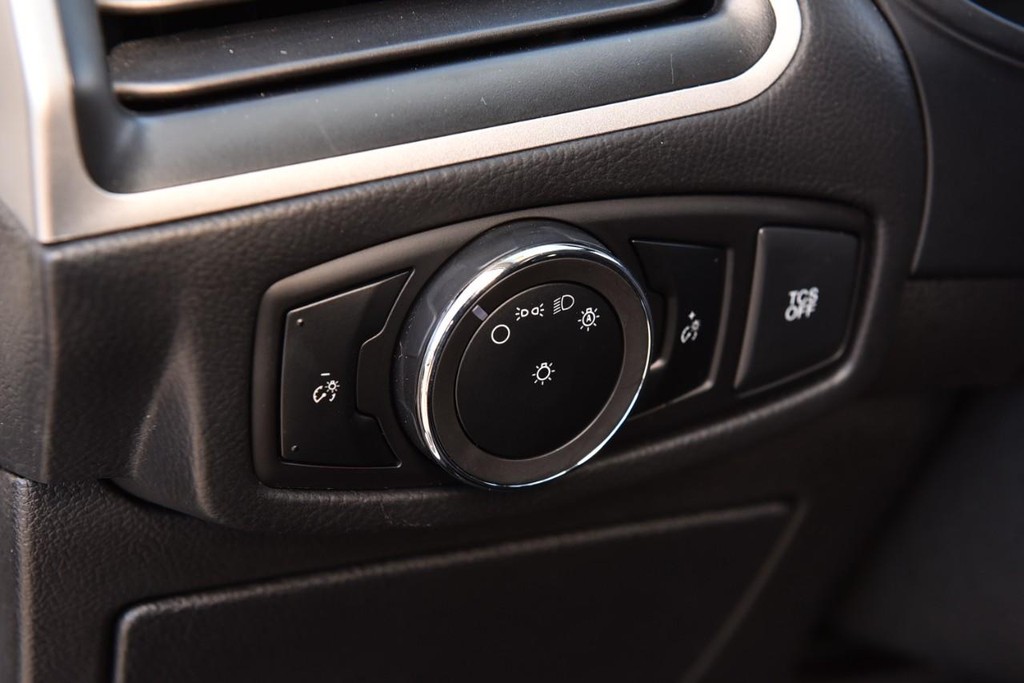 Ford Edge Vehicle Full-screen Gallery Image 10