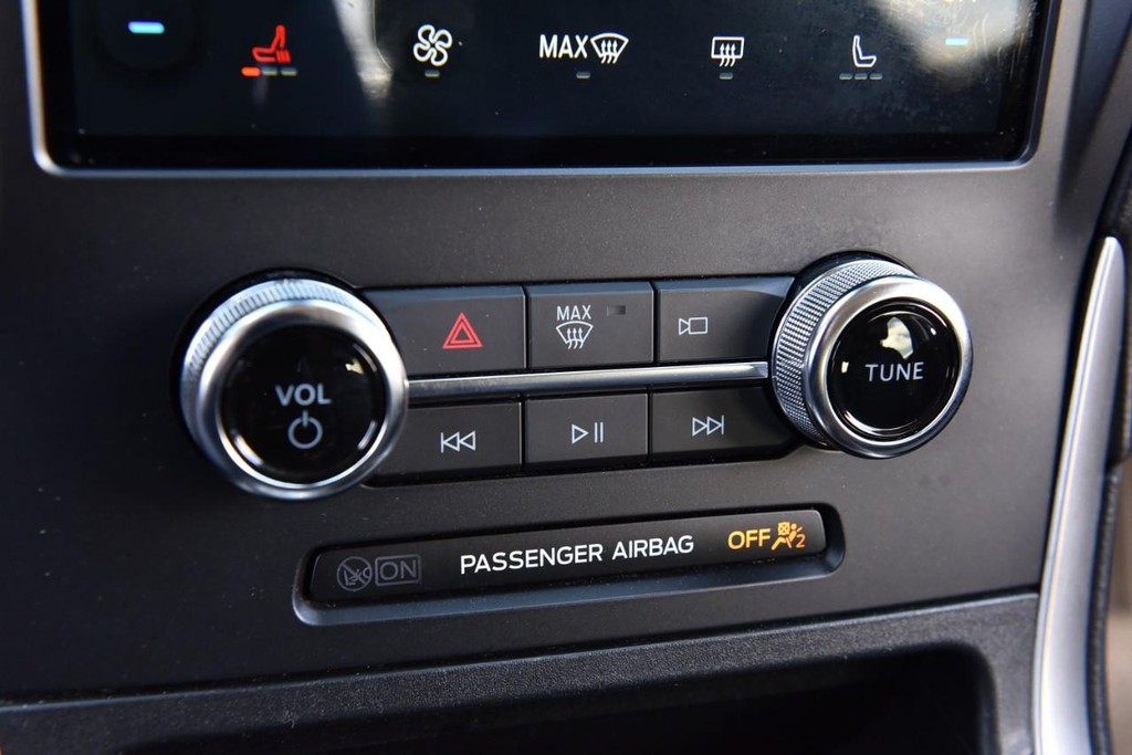 Ford Edge Vehicle Full-screen Gallery Image 14