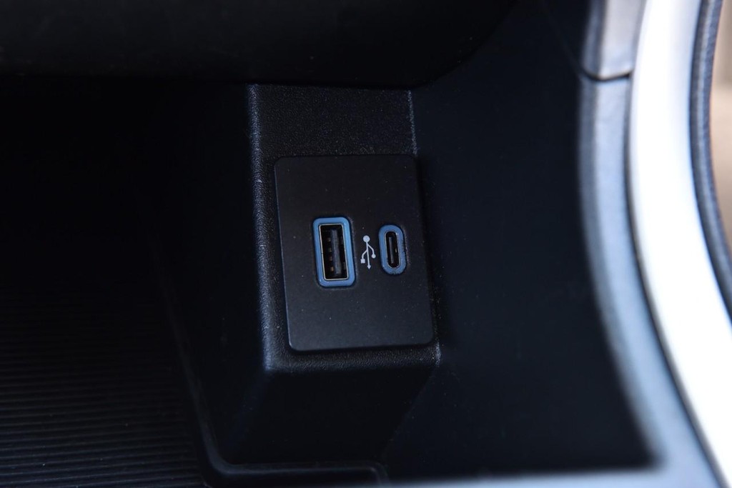 Ford Edge Vehicle Full-screen Gallery Image 15