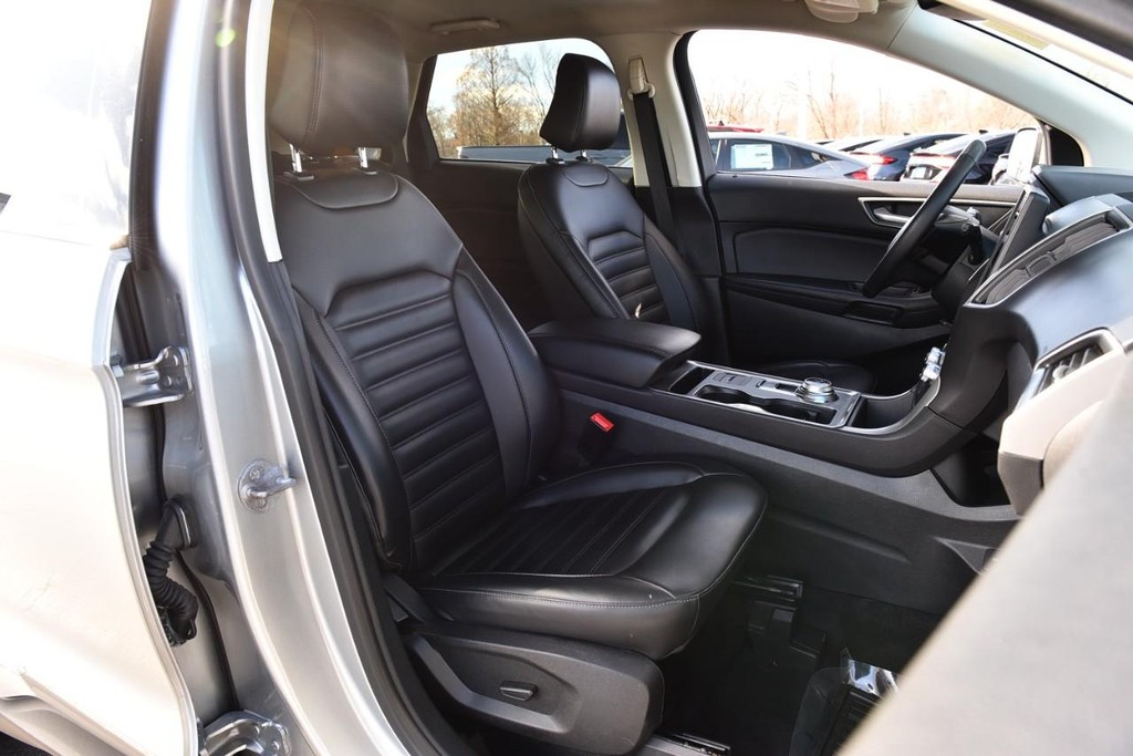 Ford Edge Vehicle Full-screen Gallery Image 19