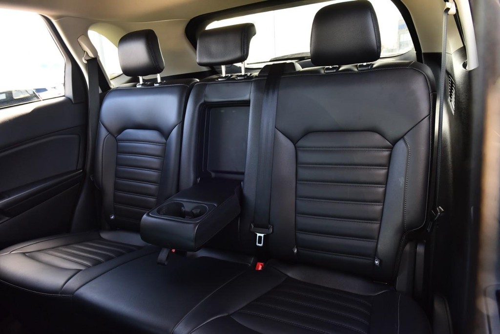 Ford Edge Vehicle Full-screen Gallery Image 20