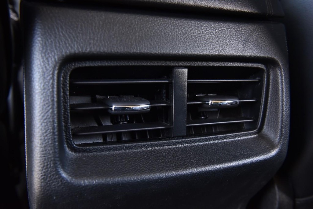 Ford Edge Vehicle Full-screen Gallery Image 21