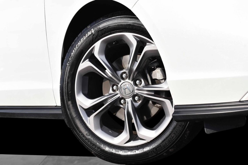 Honda Accord Sedan Vehicle Image 03