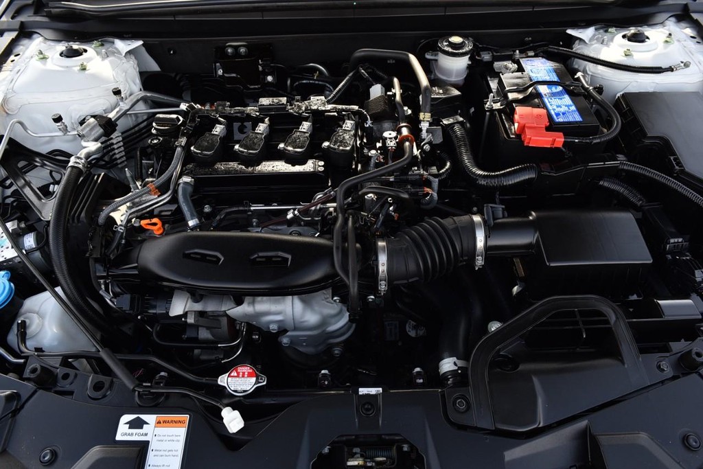 Honda Accord Sedan Vehicle Image 24