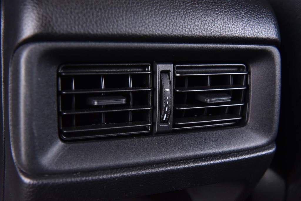 Honda CR-V Vehicle Image 24