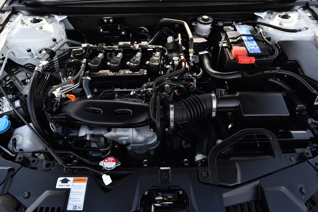 Honda Accord Sedan Vehicle Image 24