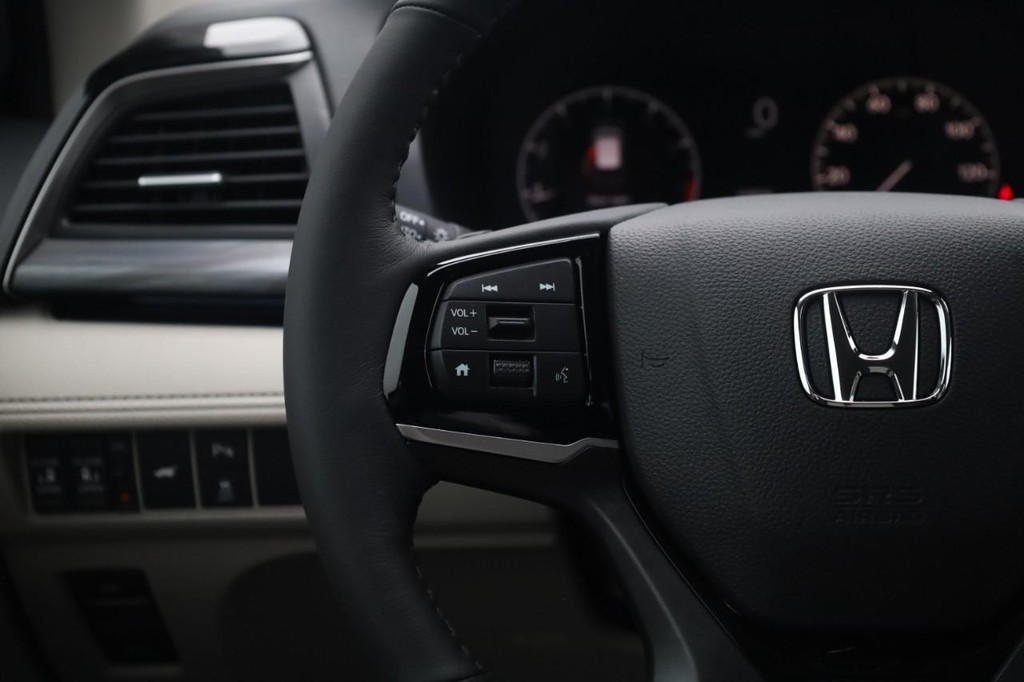 Honda Odyssey Vehicle Full-screen Gallery Image 10