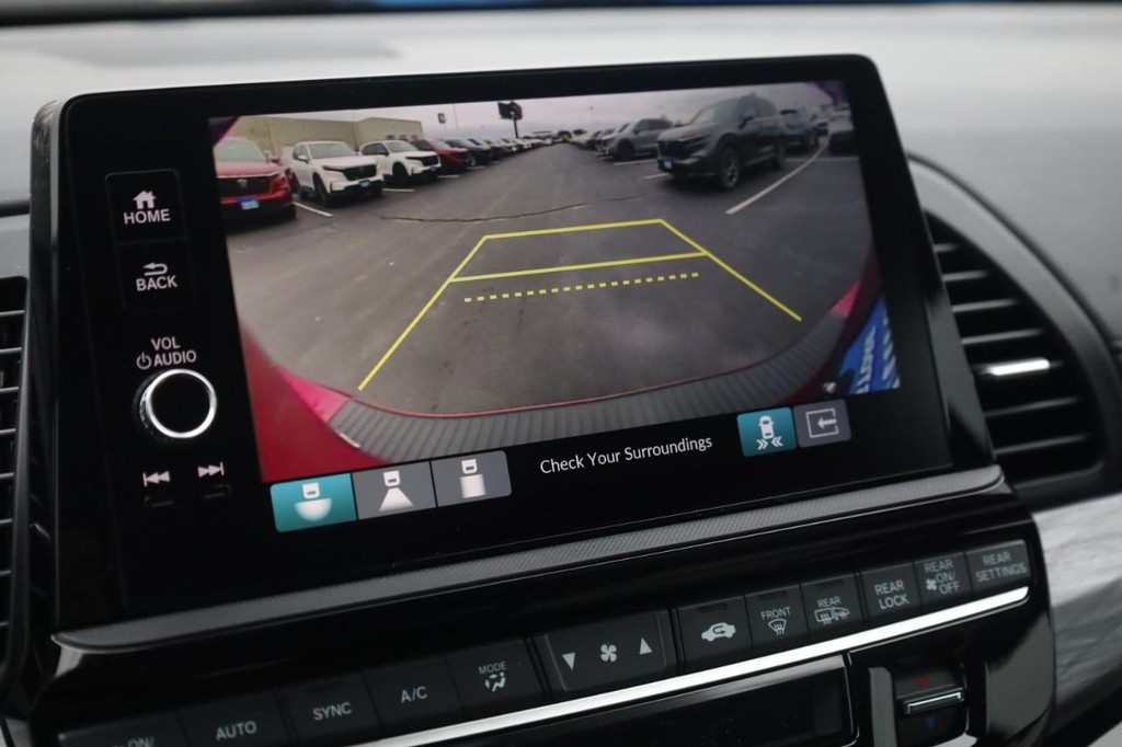 Honda Odyssey Vehicle Full-screen Gallery Image 16