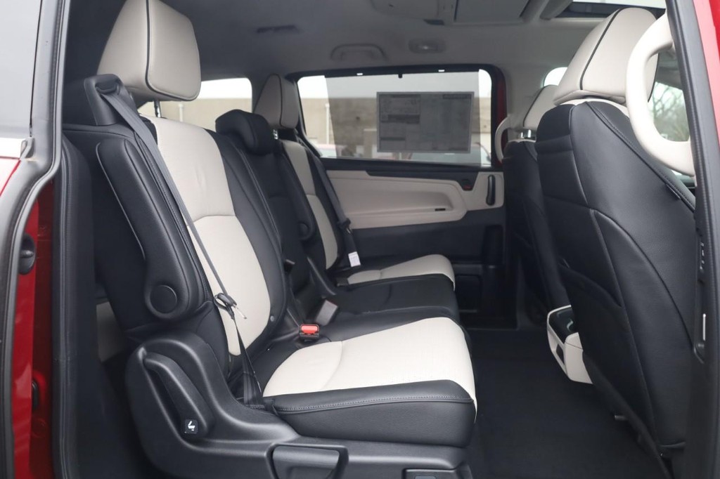 Honda Odyssey Vehicle Full-screen Gallery Image 22