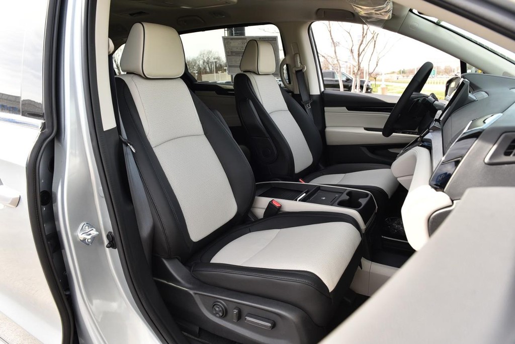 Honda Odyssey Vehicle Full-screen Gallery Image 22