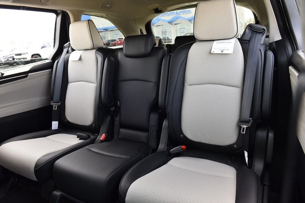 Honda Odyssey Vehicle Full-screen Gallery Image 24