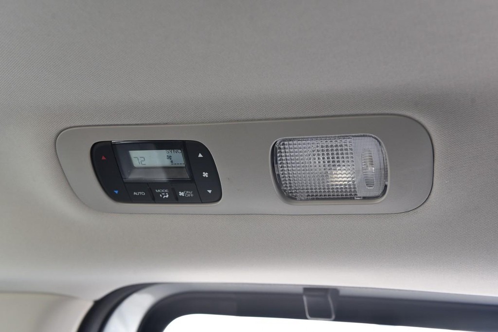 Honda Odyssey Vehicle Full-screen Gallery Image 25