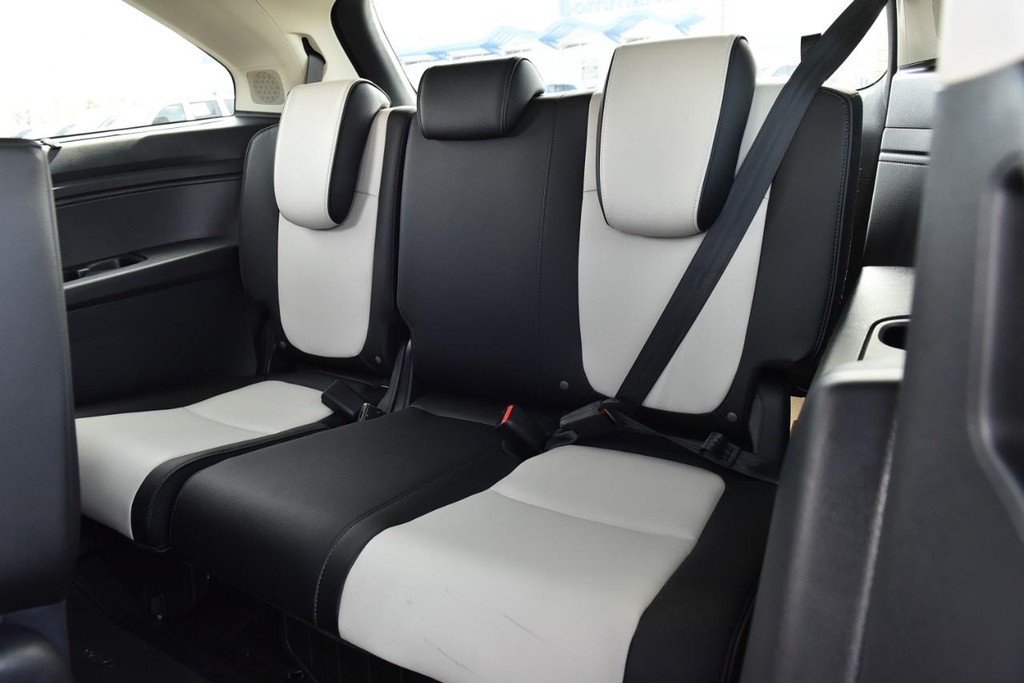 Honda Odyssey Vehicle Full-screen Gallery Image 29