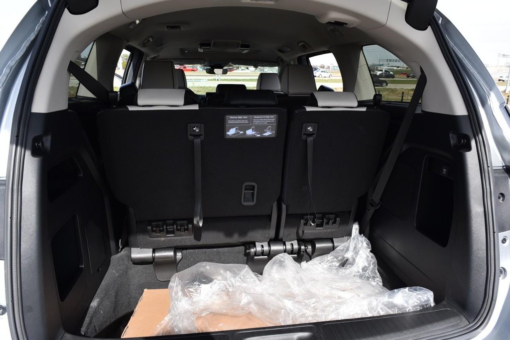 Honda Odyssey Vehicle Full-screen Gallery Image 30
