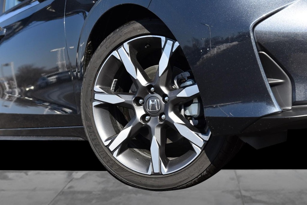 Honda Civic Hatchback Hybrid Vehicle Image 03