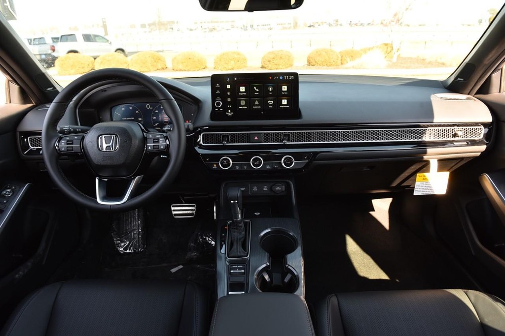 Honda Civic Hatchback Hybrid Vehicle Image 07