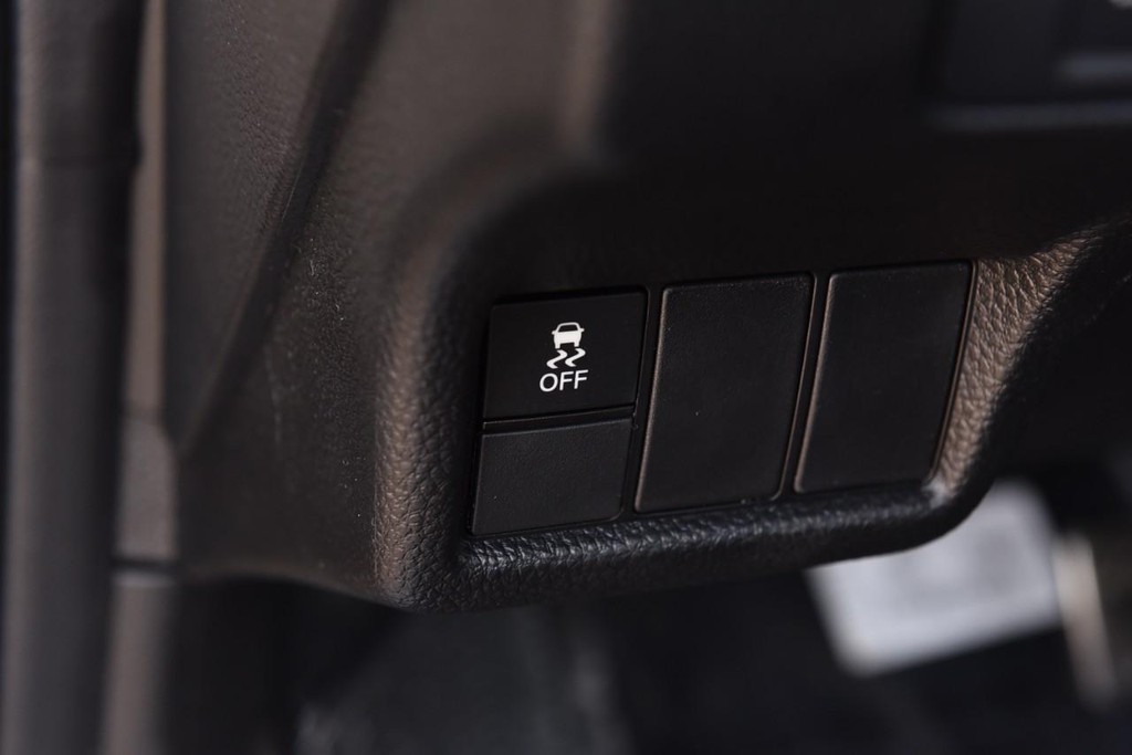 Honda Civic Hatchback Hybrid Vehicle Image 10