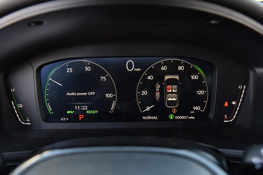 Honda Civic Hatchback Hybrid Vehicle Image 11