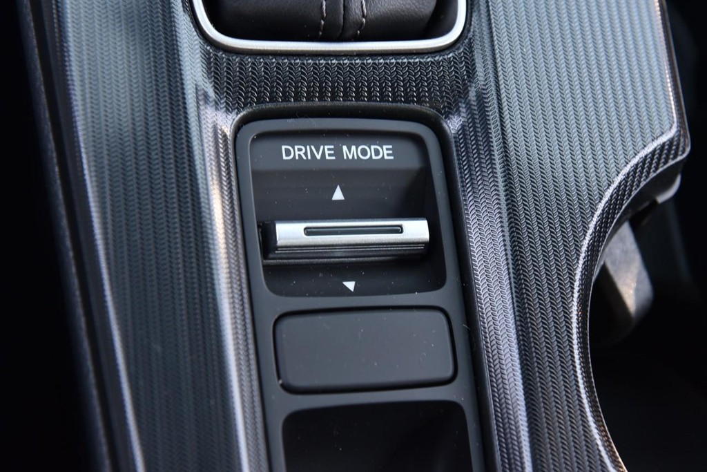 Honda Civic Hatchback Hybrid Vehicle Image 18