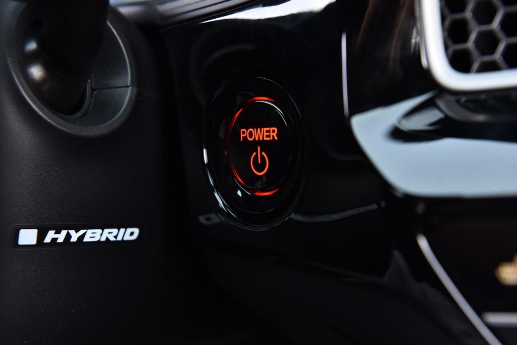 Honda Civic Hatchback Hybrid Vehicle Image 19