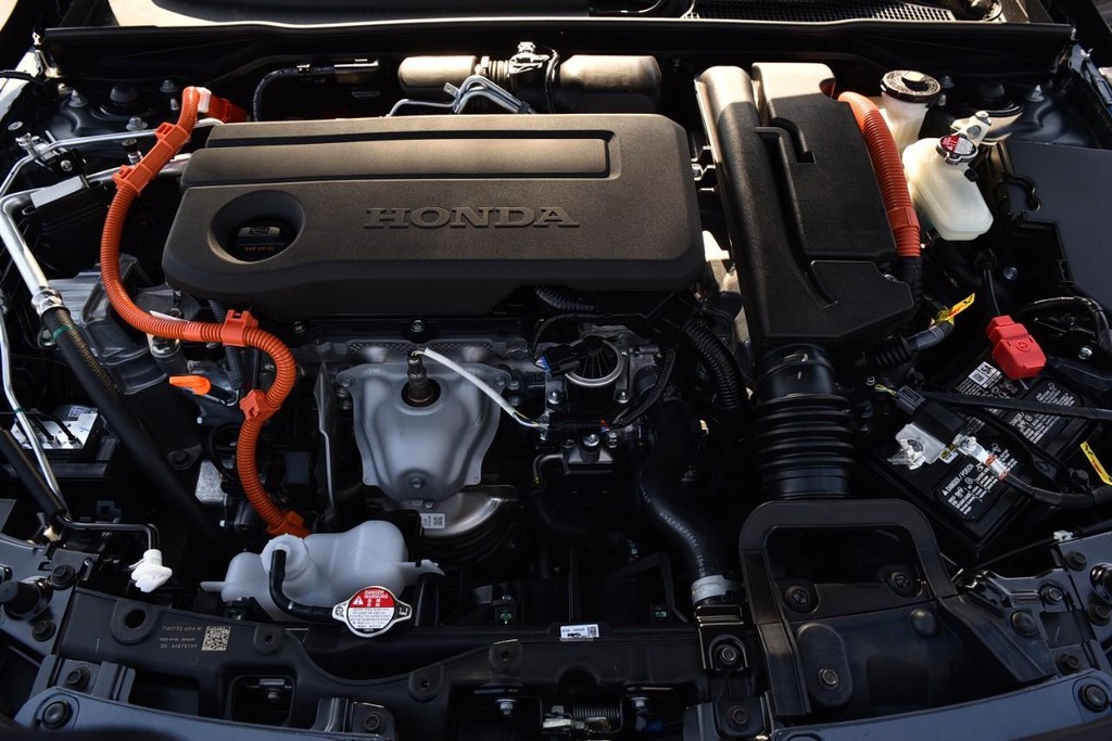 Honda Civic Hatchback Hybrid Vehicle Image 26