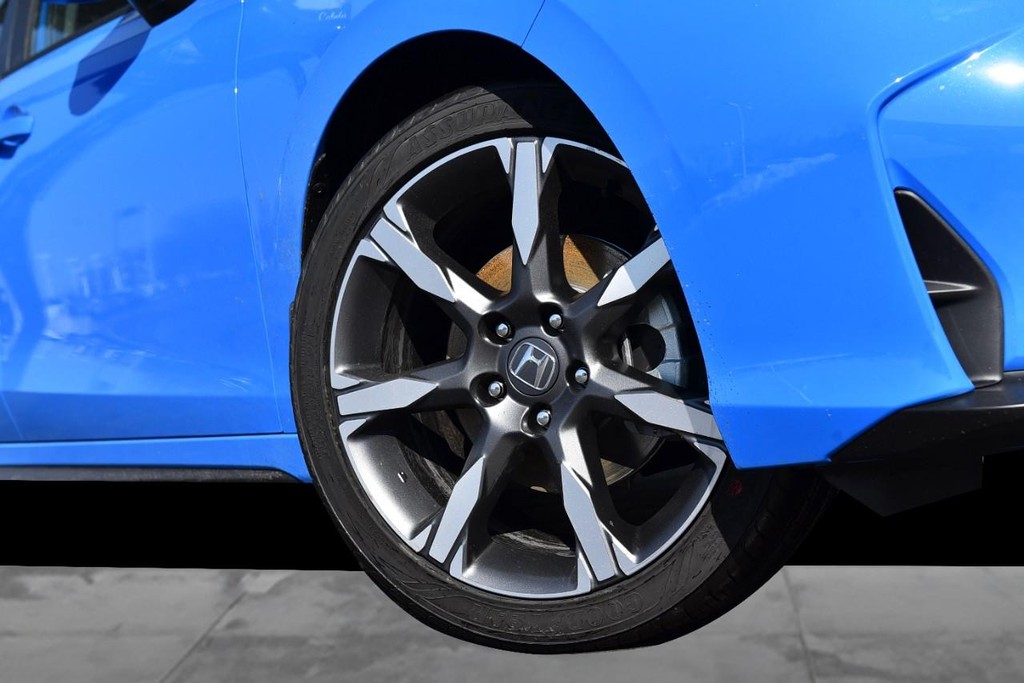 Honda Civic Hatchback Hybrid Vehicle Image 03