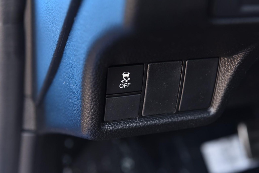 Honda Civic Hatchback Hybrid Vehicle Image 11