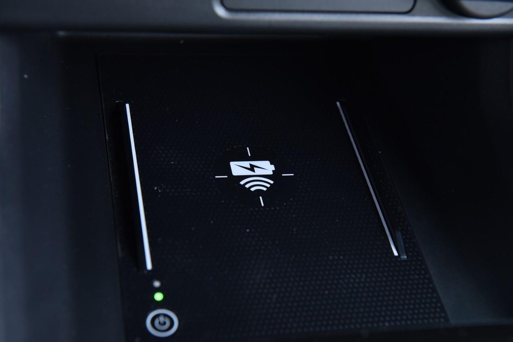 Honda Civic Hatchback Hybrid Vehicle Image 18