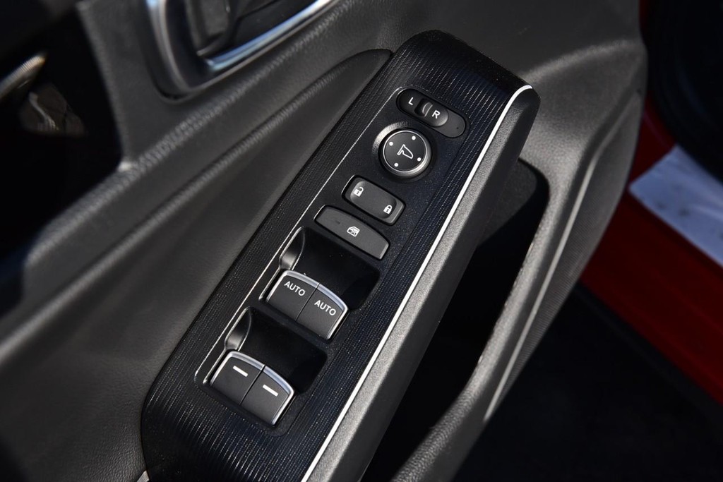 Honda Civic Hatchback Hybrid Vehicle Image 08