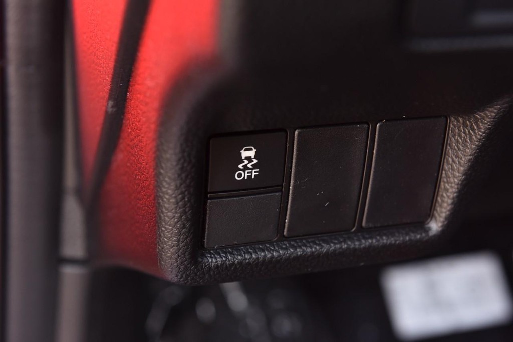 Honda Civic Hatchback Hybrid Vehicle Image 10