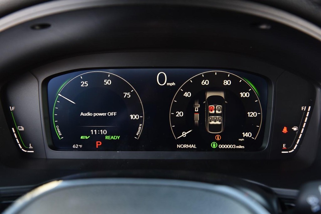 Honda Civic Hatchback Hybrid Vehicle Image 11