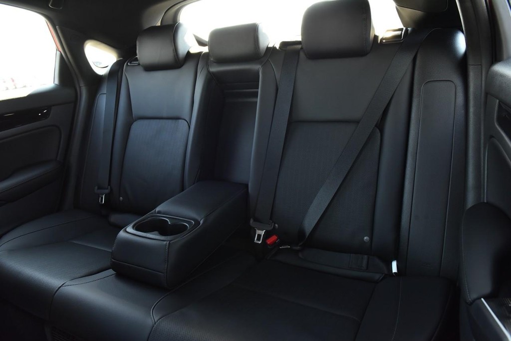 Honda Civic Hatchback Hybrid Vehicle Image 23