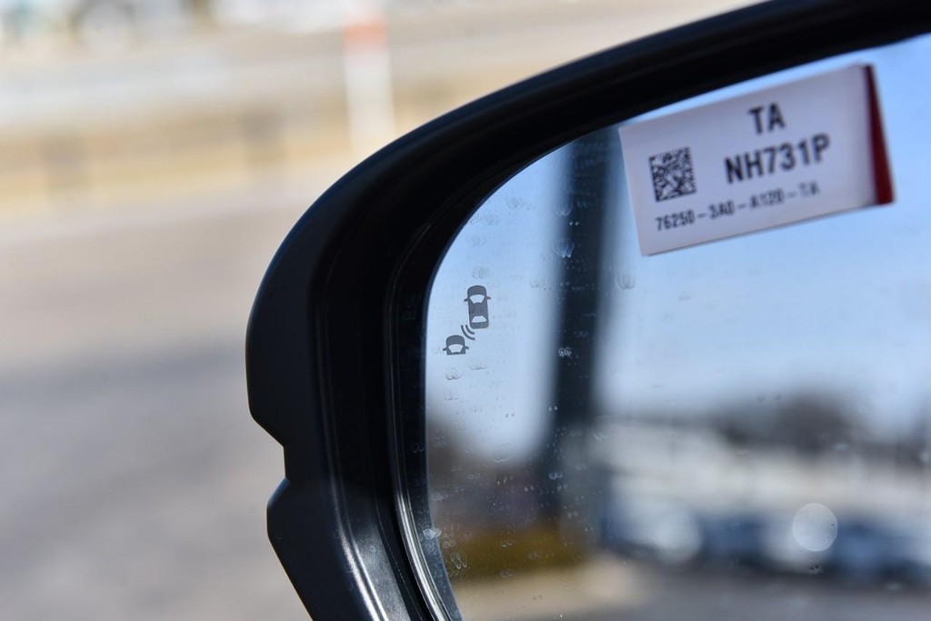 Honda CR-V Hybrid Vehicle Image 10