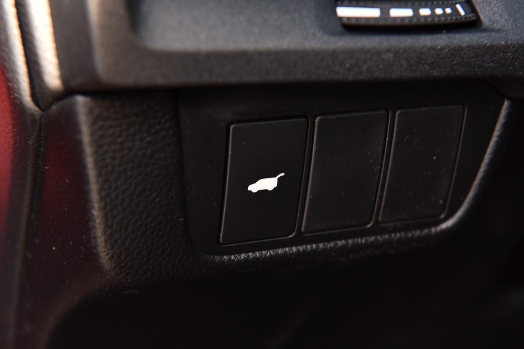 Honda CR-V Hybrid Vehicle Image 11