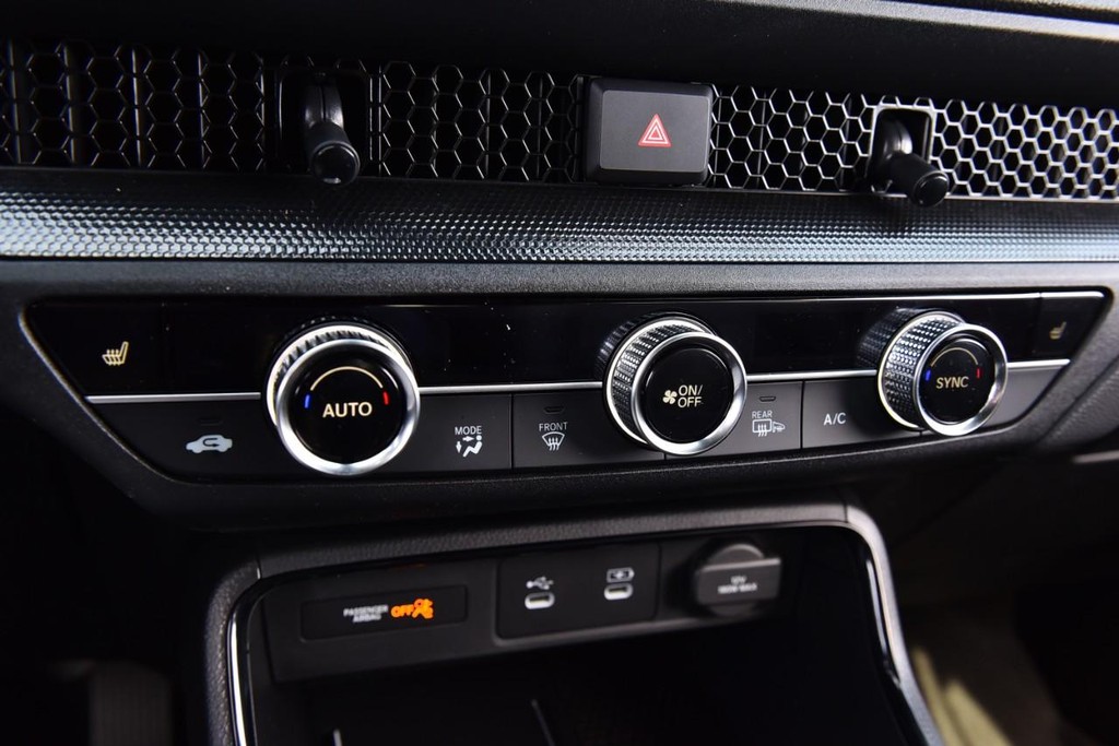 Honda CR-V Hybrid Vehicle Image 16