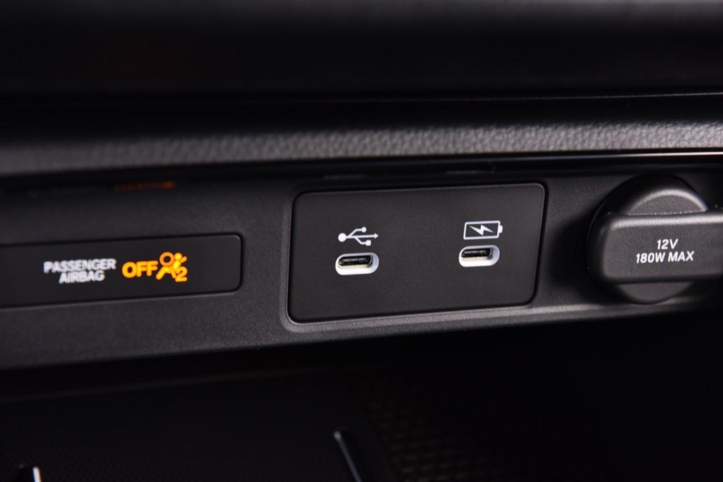 Honda CR-V Hybrid Vehicle Image 17