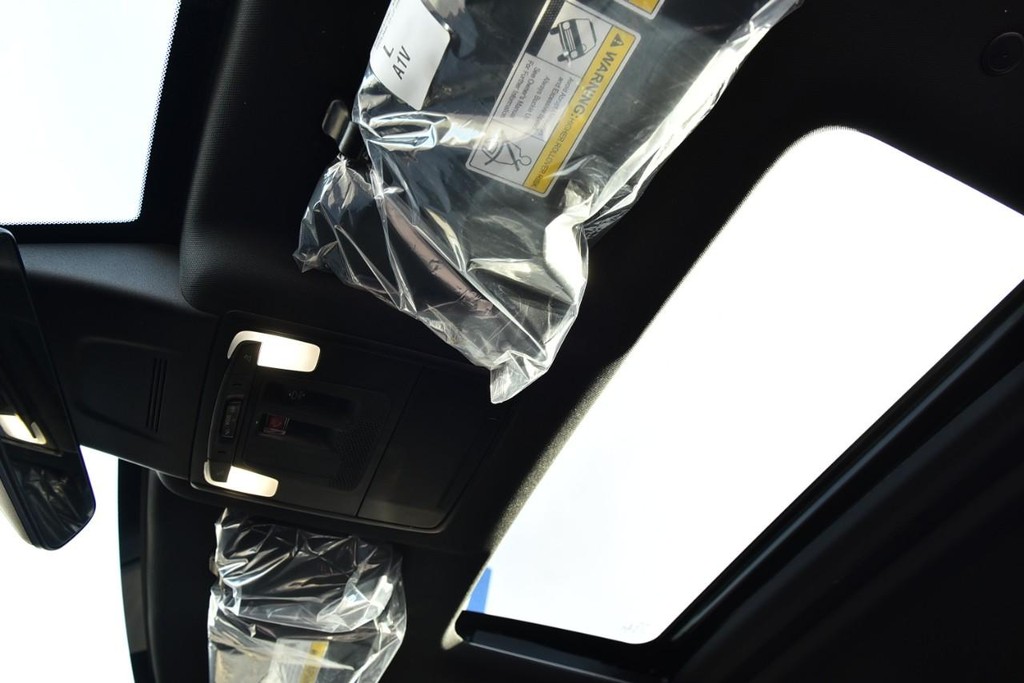 Honda CR-V Hybrid Vehicle Image 24