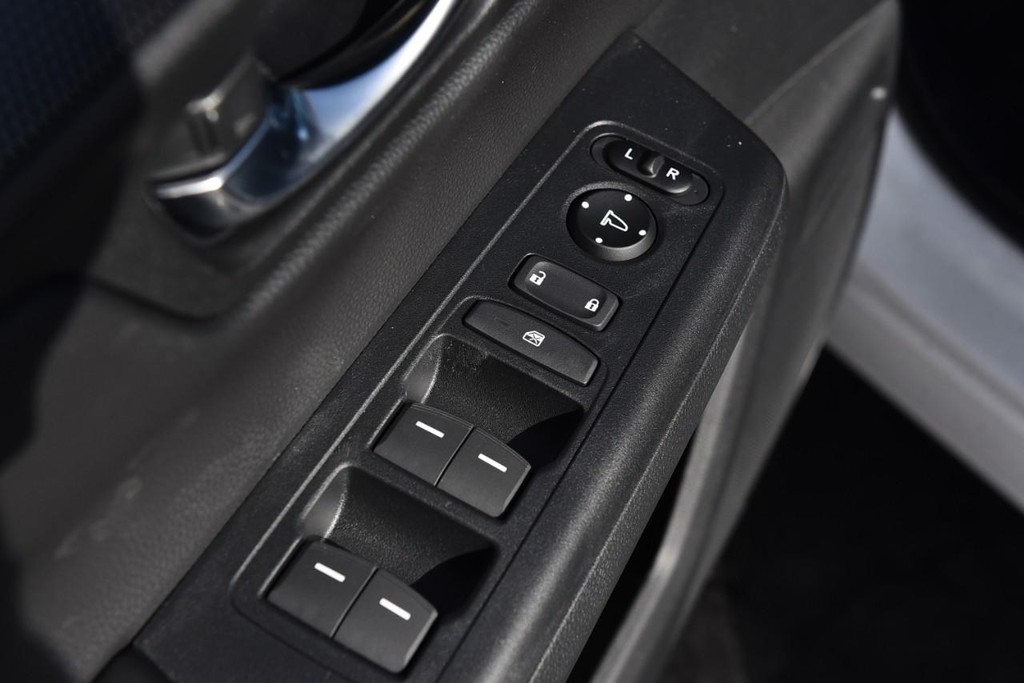 Honda CR-V Hybrid Vehicle Image 08