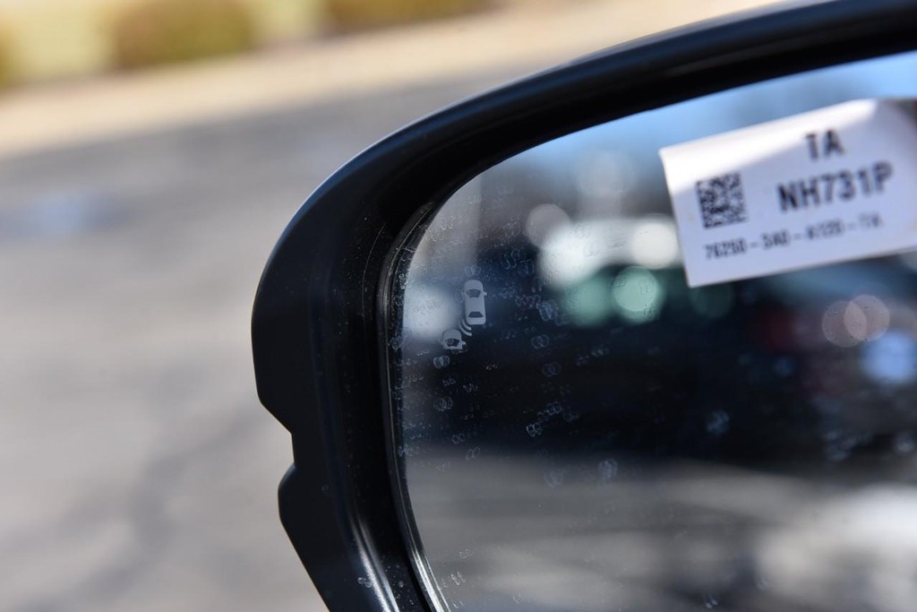 Honda CR-V Hybrid Vehicle Image 10