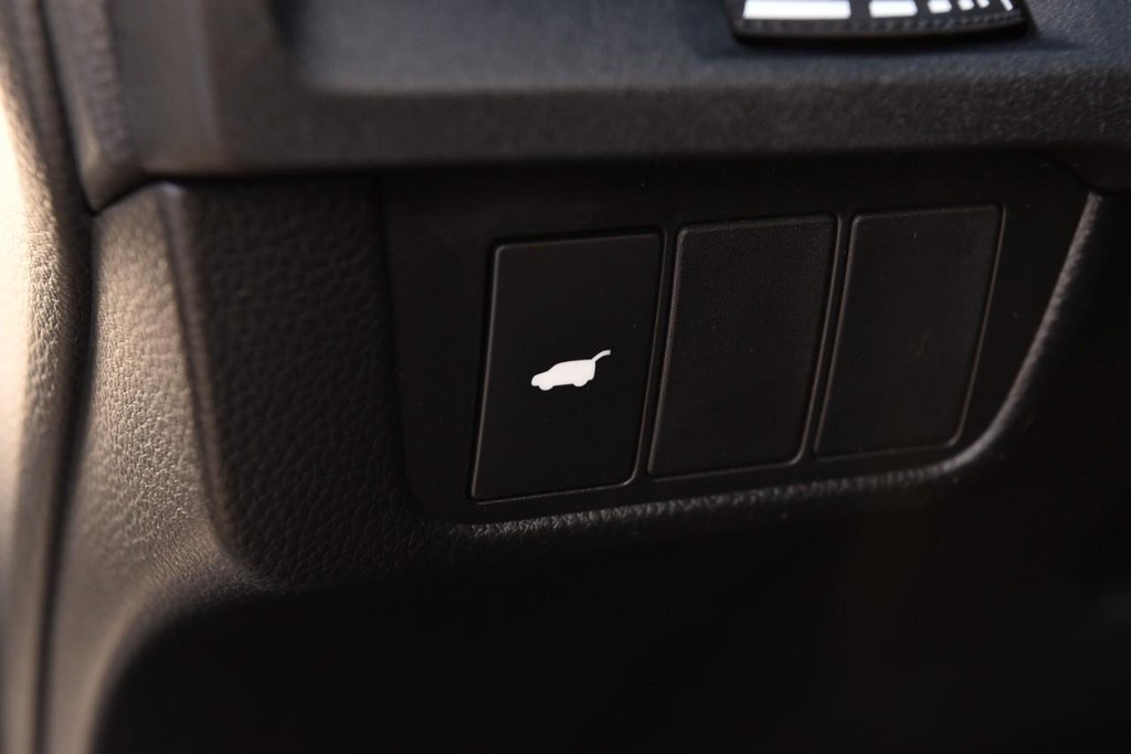 Honda CR-V Hybrid Vehicle Image 11