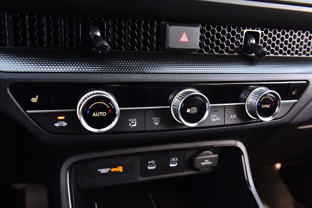 Honda CR-V Hybrid Vehicle Image 16